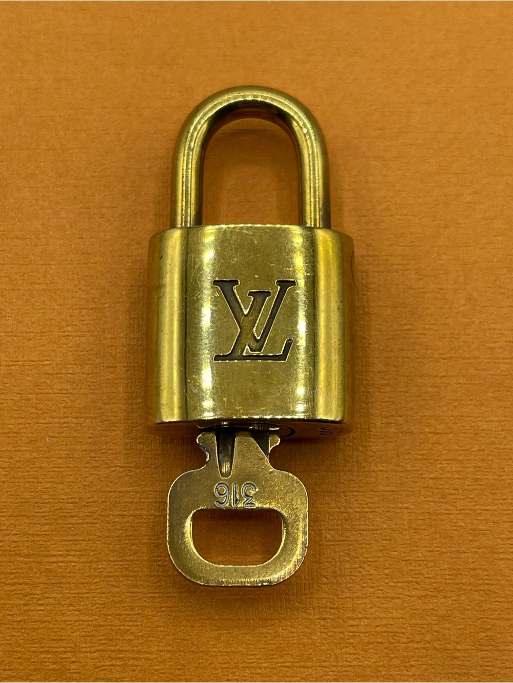 Louis Vuitton Lock and one Key #316 Gold Tone Cadena for Speedy Alma Bag LV🔐